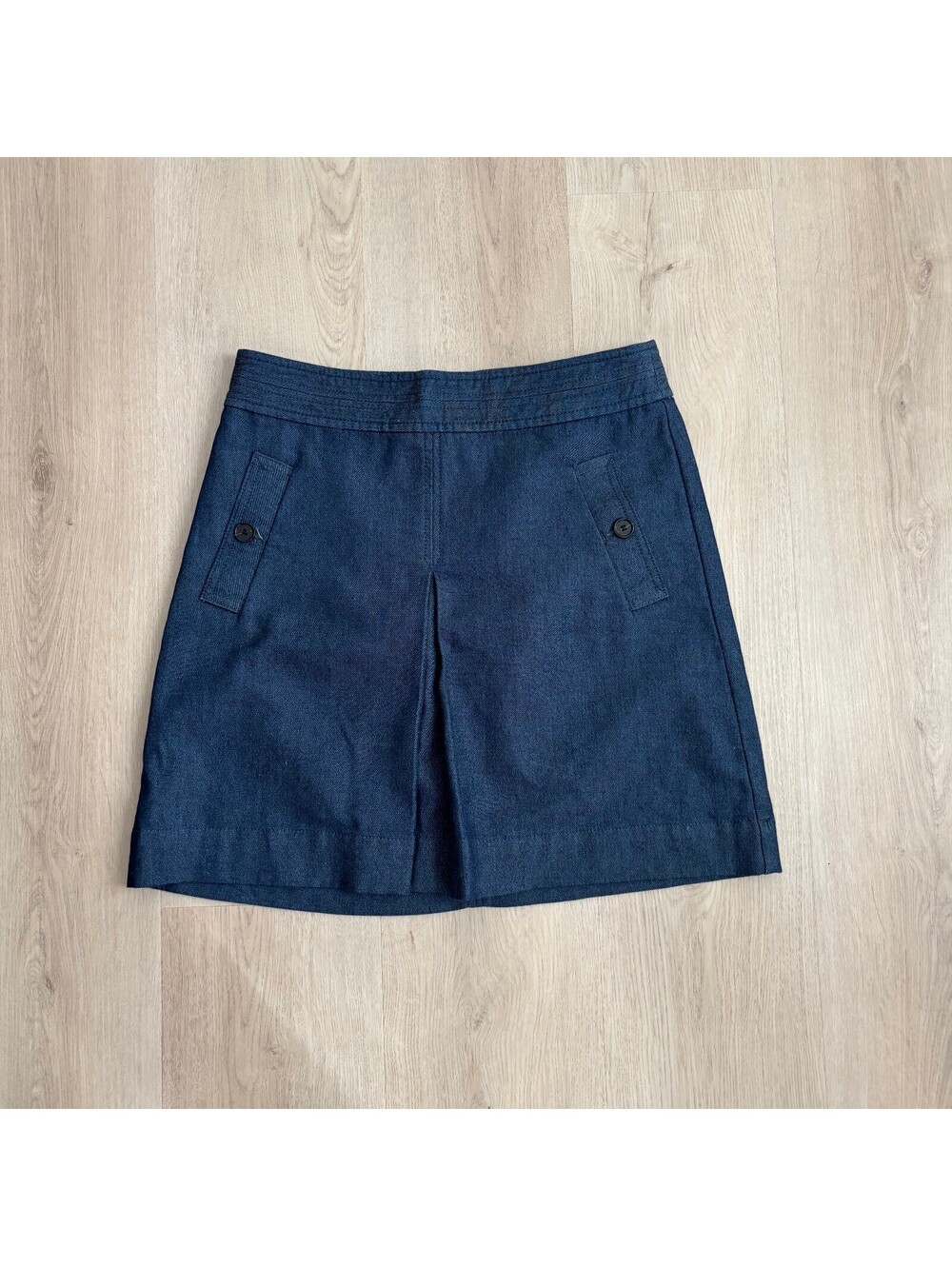 Loft EUC Women's Dark Wash Denim Mini Skirt Front Pleat Button Pockets Size 4